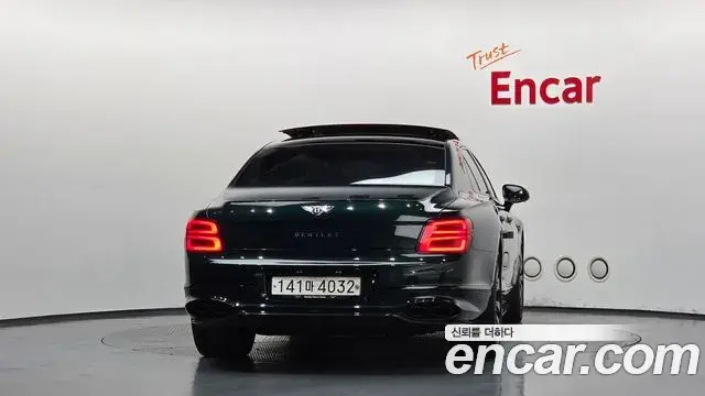 Bentley Flying Spur 2023 — Şəkil 11/39