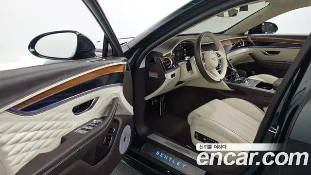 Bentley Flying Spur 2023 — Şəkil 18/39