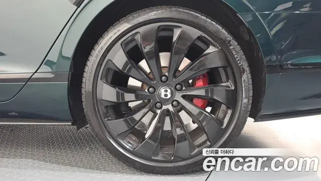 Bentley Flying Spur 2023 — Şəkil 31/39