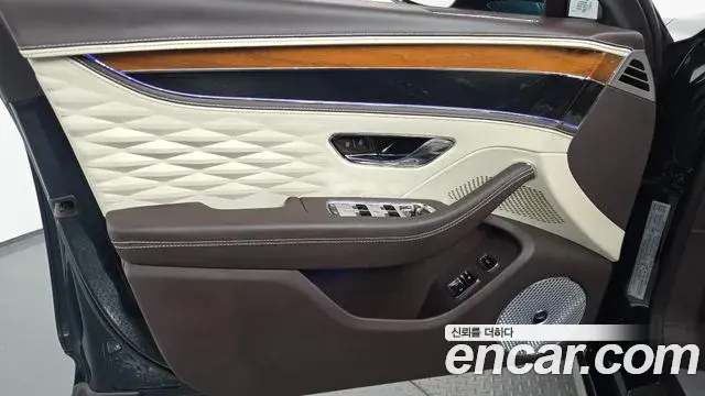 Bentley Flying Spur 2023 — Şəkil 16/39