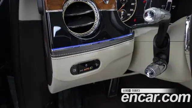 Bentley Flying Spur 2023 — Şəkil 27/39