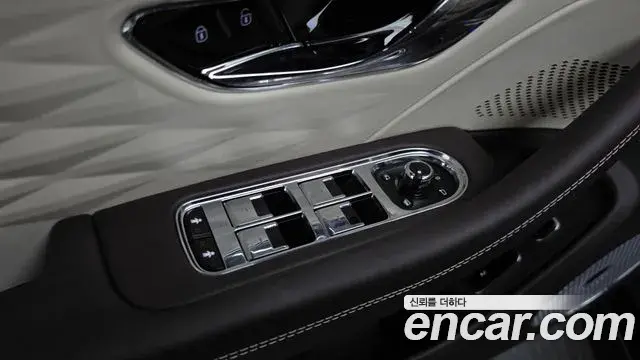 Bentley Flying Spur 2023 — Şəkil 10/39