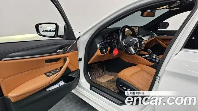 BMW 5 Series 2023 — Фото 10/20