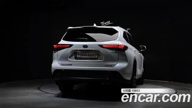 Toyota Highlander 2023 — Şəkil 26/33