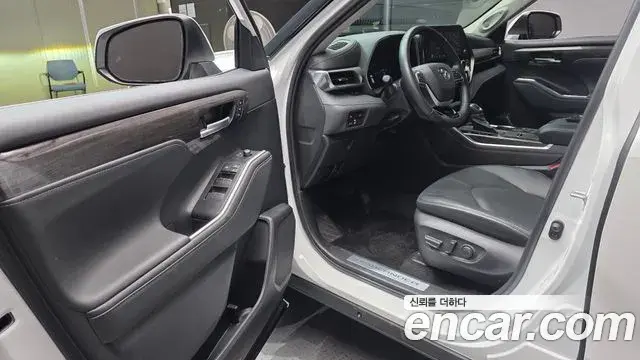 Toyota Highlander 2023 — Şəkil 13/33