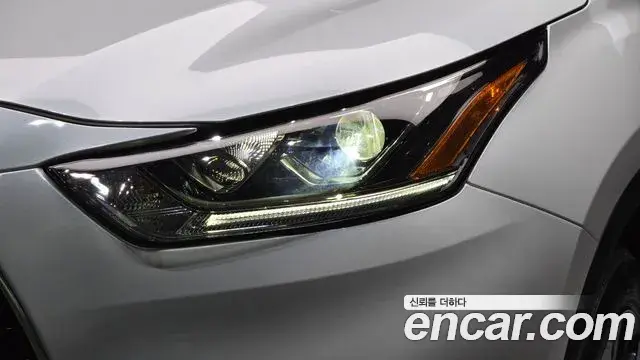 Toyota Highlander 2023 — Şəkil 11/33