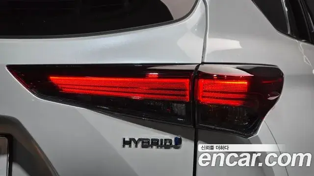 Toyota Highlander 2023 — Şəkil 24/33