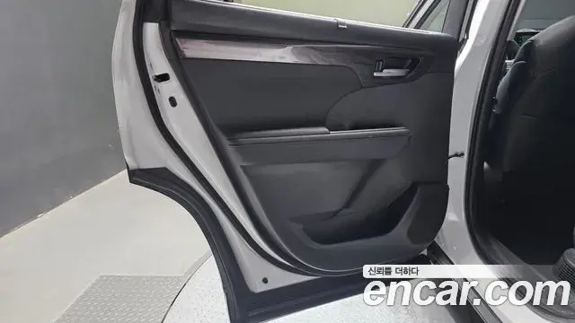 Toyota Highlander 2023 — Şəkil 3/33