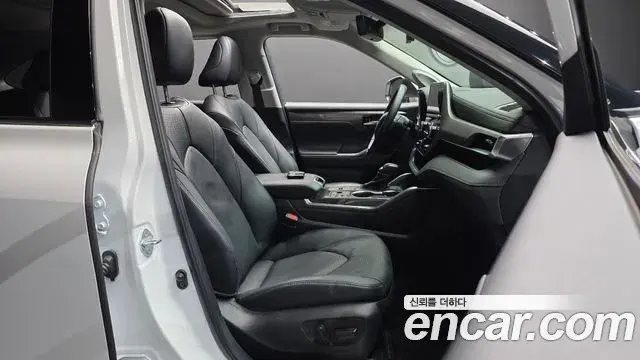 Toyota Highlander 2023 — Şəkil 12/33