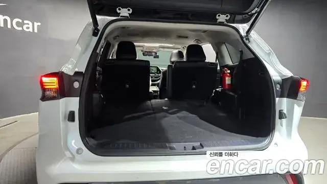 Toyota Highlander 2023 — Şəkil 33/33