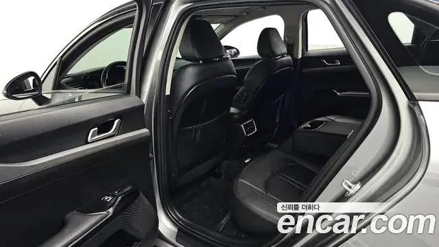 Kia K5 2020 — Photo 9/36