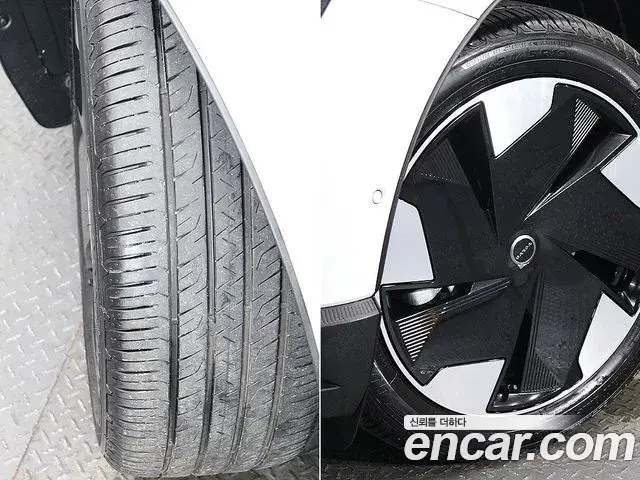 Volvo EX30 2025 — Photo 7/19
