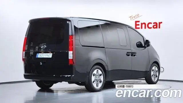 Hyundai Staria 2023 — Фото 2/20