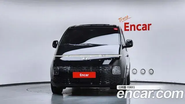 Hyundai Staria 2023 — Фото 3/20