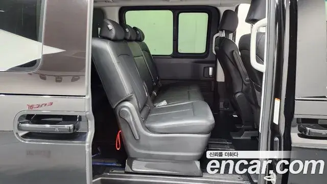 Hyundai Staria 2023 — Фото 12/20