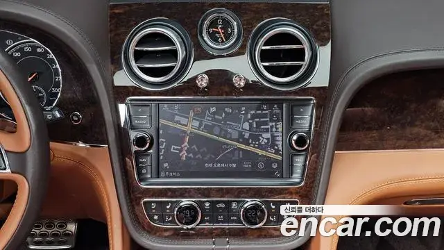 Bentley Bentayga 2018 — Photo 15/41