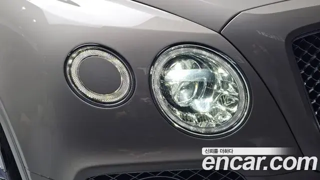 Bentley Bentayga 2018 — Photo 30/41