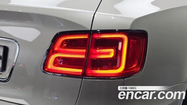 Bentley Bentayga 2018 — Photo 7/41