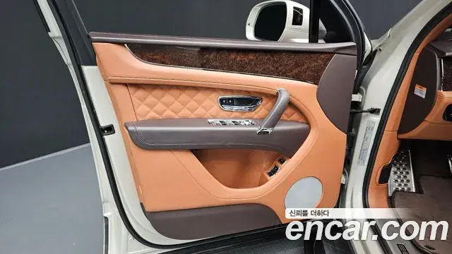 Bentley Bentayga 2018 — Photo 12/41