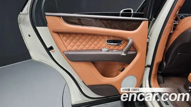 Bentley Bentayga 2018 — Photo 9/41