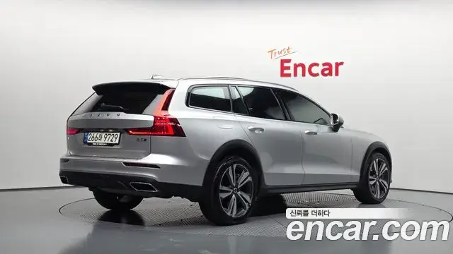 Volvo V60 Cross Country 2021 — Photo 14/35