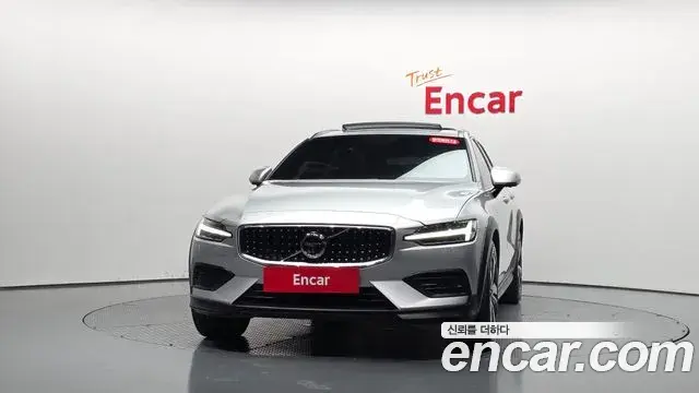 Volvo V60 Cross Country 2021 — Photo 13/35