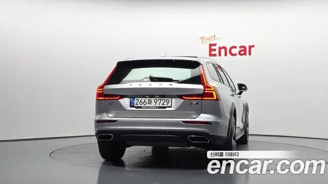 Volvo V60 Cross Country 2021 — Photo 20/35