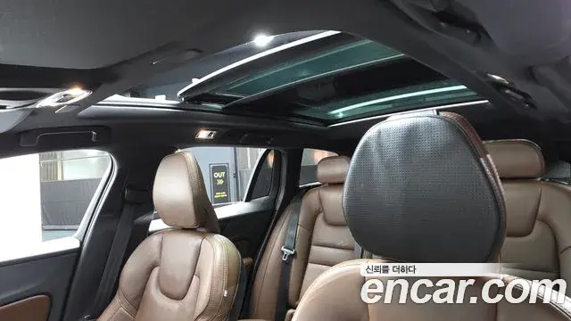 Volvo V60 Cross Country 2021 — Photo 27/35