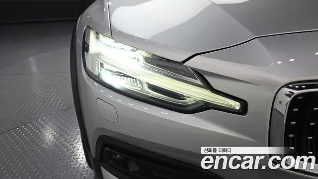Volvo V60 Cross Country 2021 — Photo 34/35