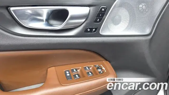 Volvo V60 Cross Country 2021 — Photo 10/35