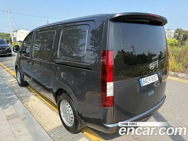 Hyundai Staria 2024 — Фото 2/16
