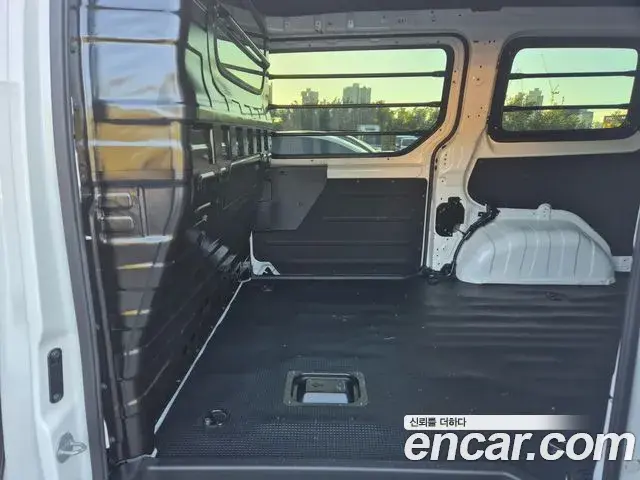 Hyundai Staria 2025 — Фото 8/20