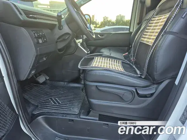 Hyundai Staria 2025 — Фото 11/20