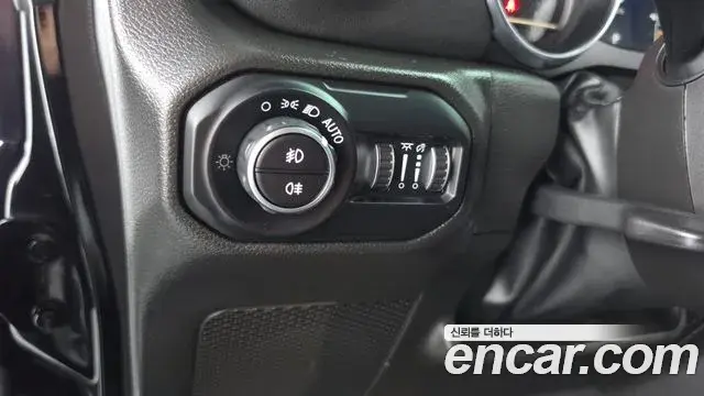 Jeep Wrangler 2023 — Фото 20/20
