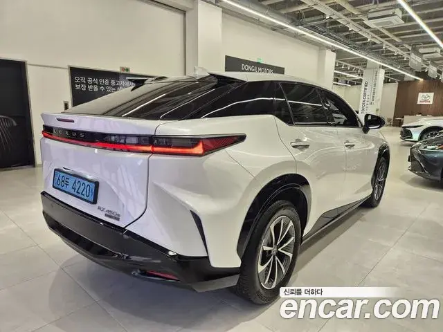 Lexus RZ450e 2023 — Şəkil 8/20