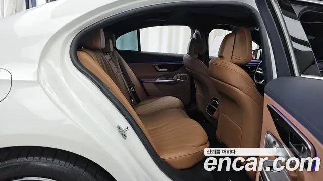 Mercedes-Benz E-Class 2025 — Фото 12/20