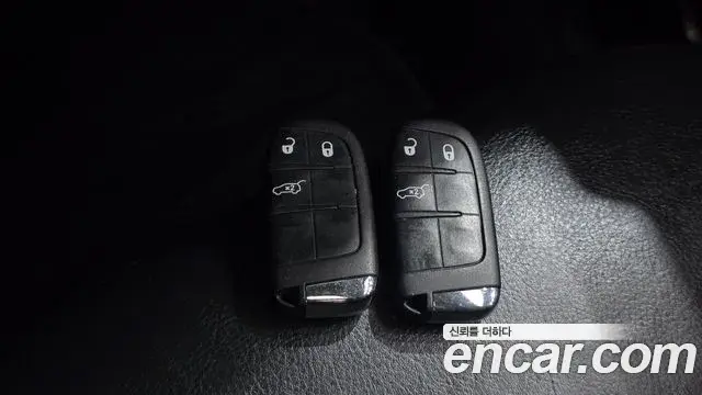 Jeep Renegade 2019 — Фото 18/20