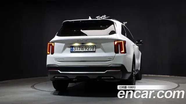 Kia Sorento 2023 — ფოტო 15/38