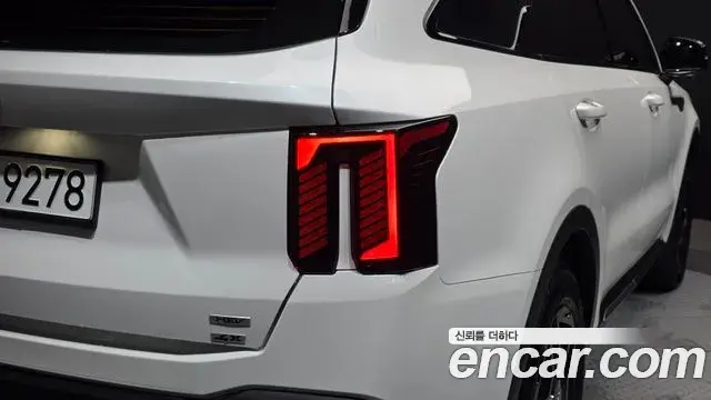 Kia Sorento 2023 — ფოტო 11/38