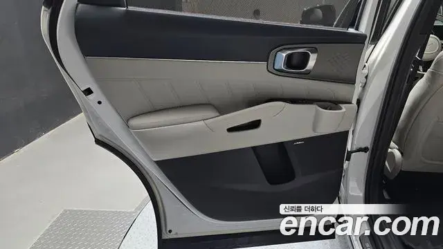 Kia Sorento 2023 — ფოტო 1/38