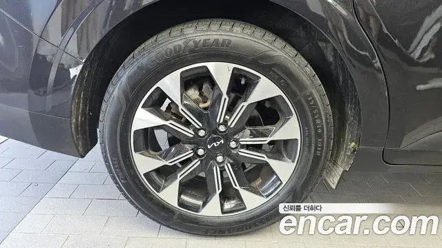 Kia Carnival 2023 — Photo 5/20