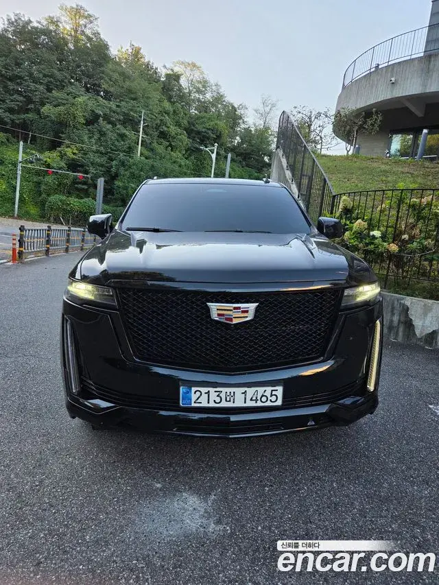 Cadillac Escalade 2023 — Photo 7/10