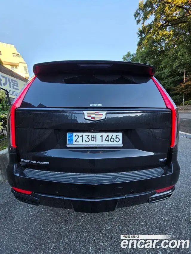 Cadillac Escalade 2023 — Photo 4/10