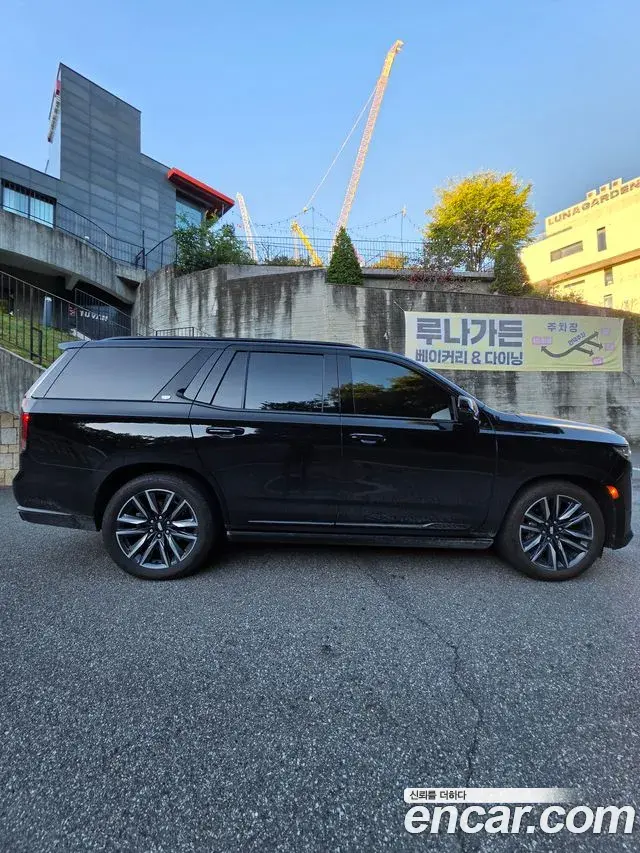 Cadillac Escalade 2023 — Photo 2/10