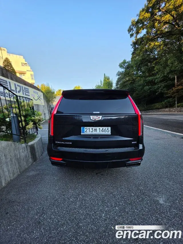 Cadillac Escalade 2023 — Photo 5/10