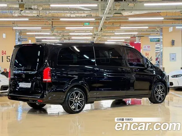Mercedes-Benz V-Class 2022 — Фото 1/20