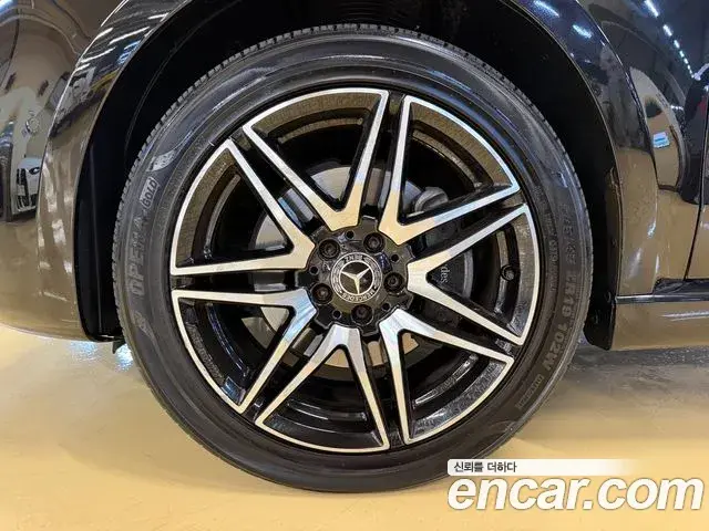 Mercedes-Benz V-Class 2022 — Фото 4/20