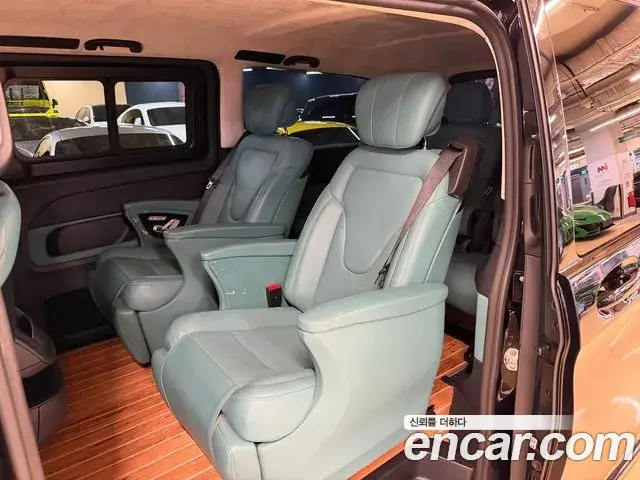 Mercedes-Benz V-Class 2022 — Фото 11/20