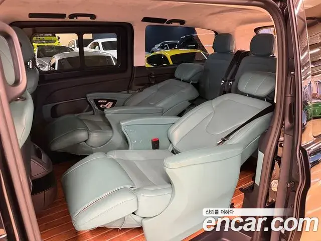 Mercedes-Benz V-Class 2022 — Фото 12/20