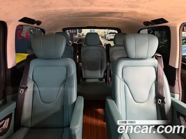 Mercedes-Benz V-Class 2022 — Фото 13/20